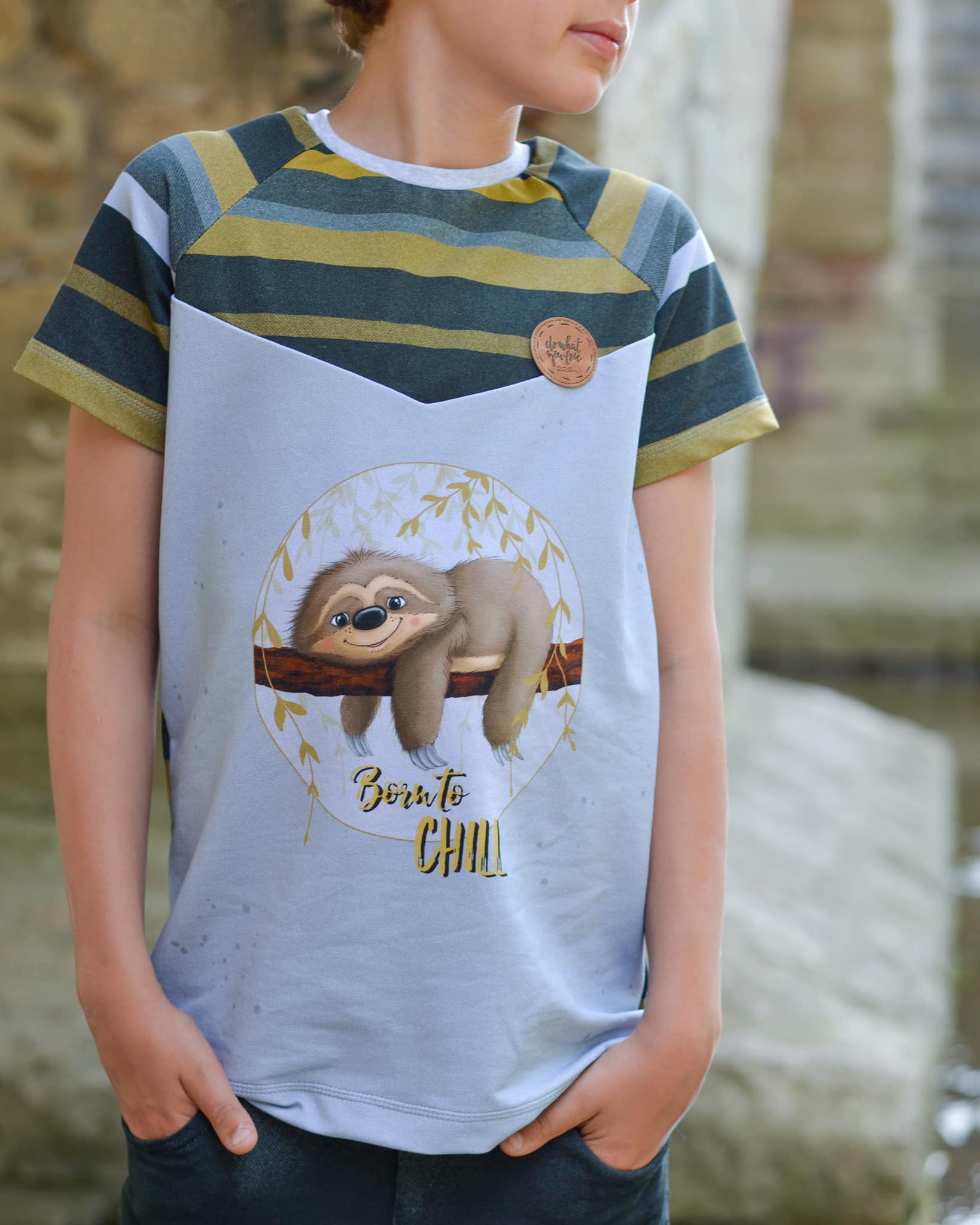 Bio-Sommersweat Hugo das Faultier "Born to Chill" hellgraugold