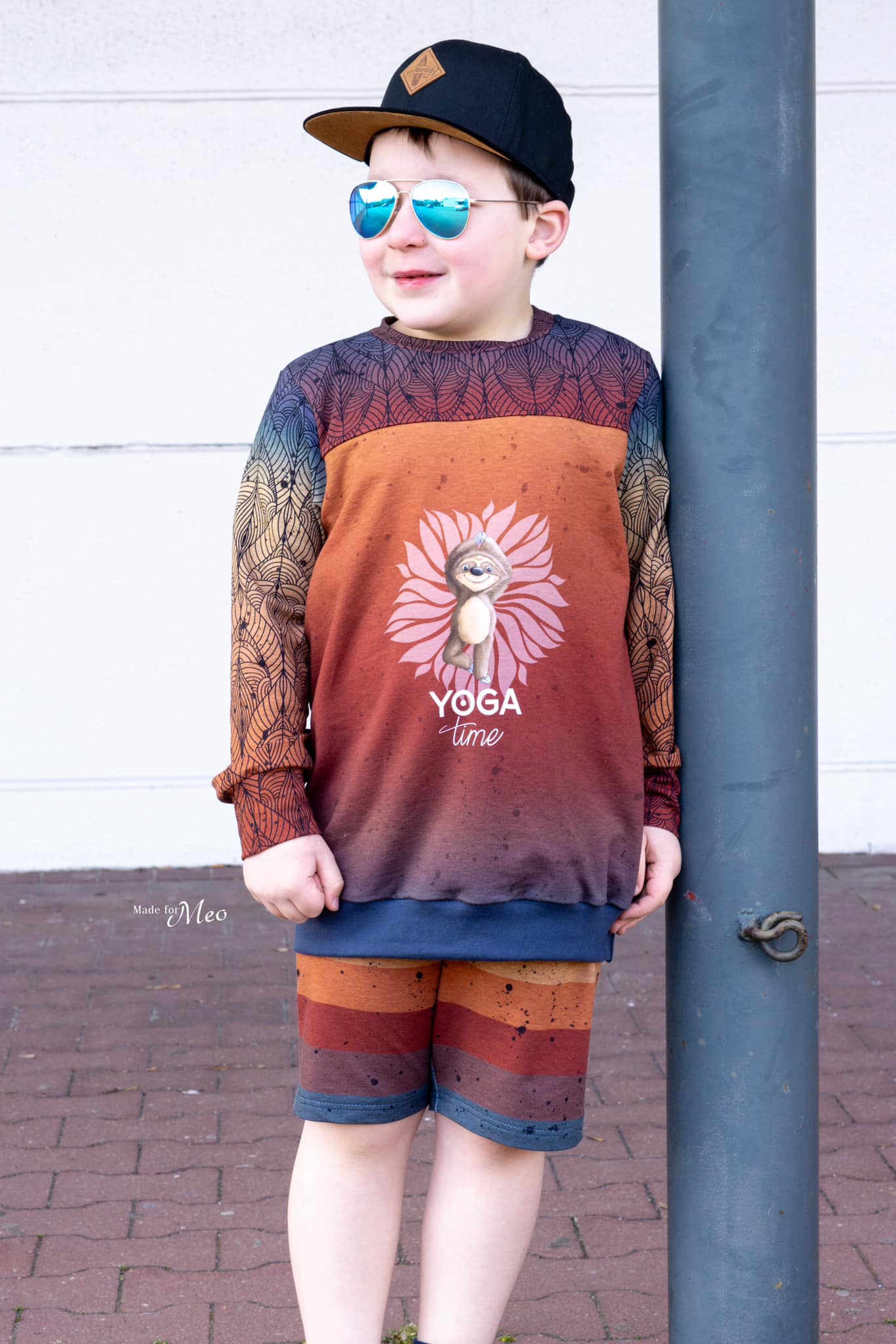 Bio-Sommersweat Hugo das Faultier "Yoga Time" rost-blau