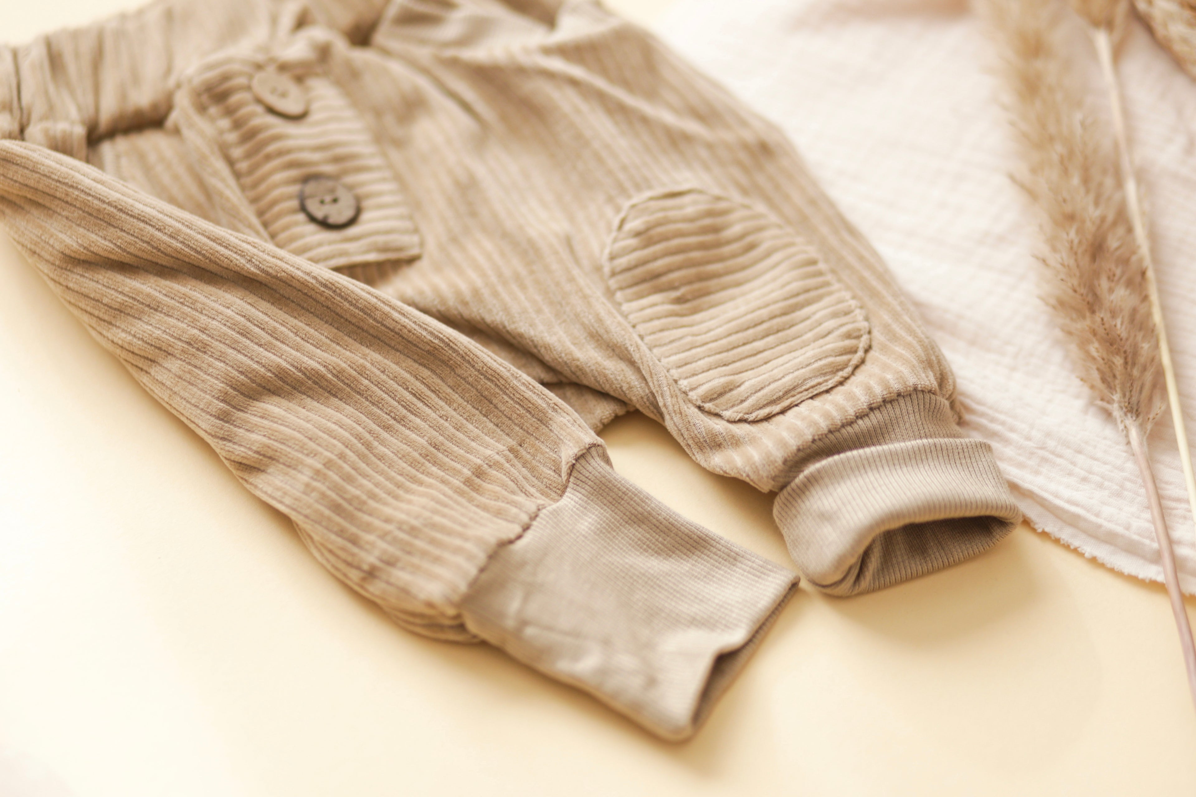 Cord-Hose (gerade Knopfleiste) beige