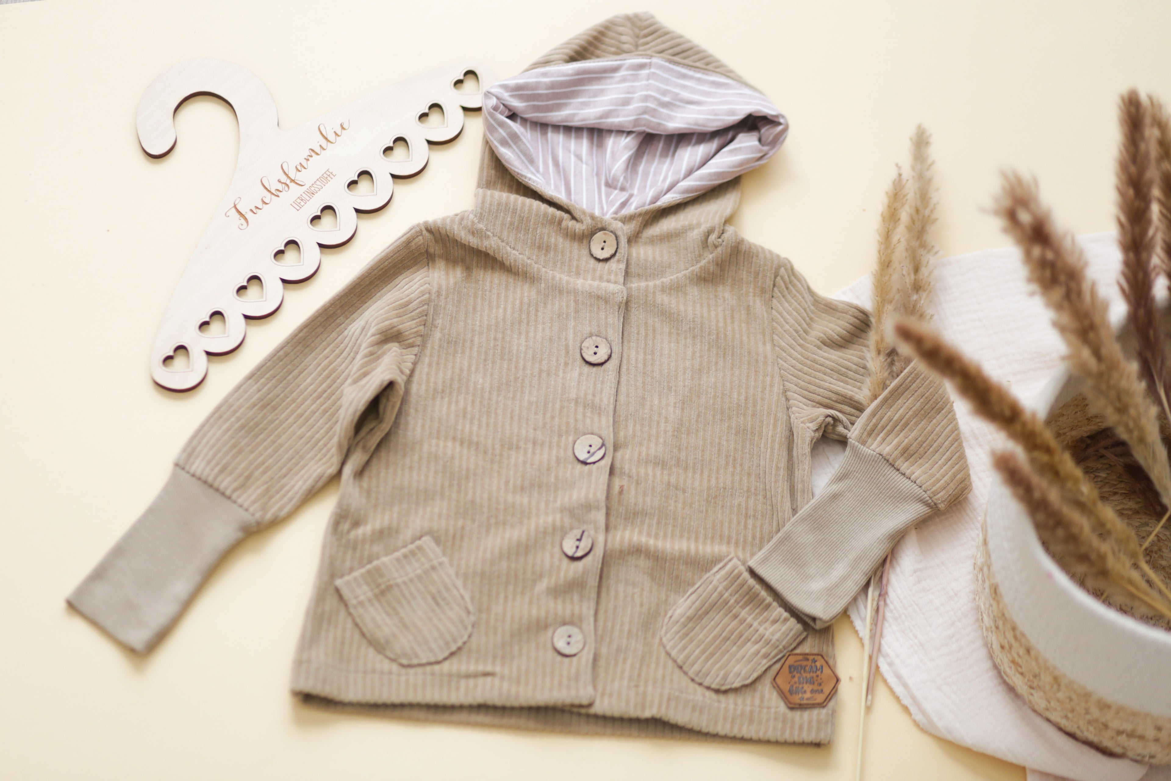 Cord-Knopfjacke beige