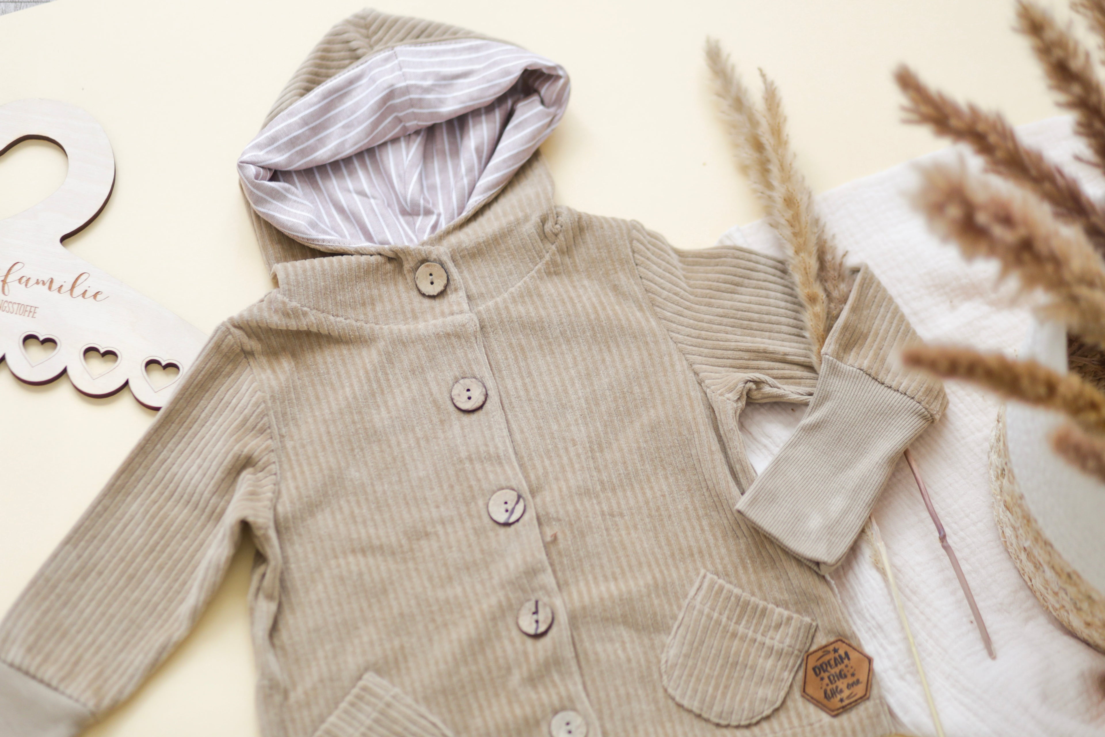 Cord-Knopfjacke beige