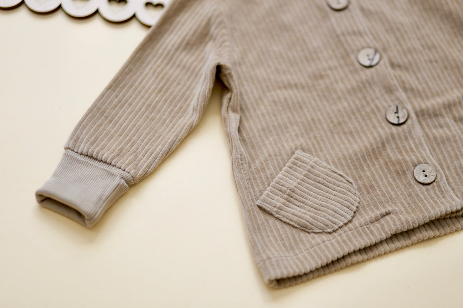 Cord-Knopfjacke beige