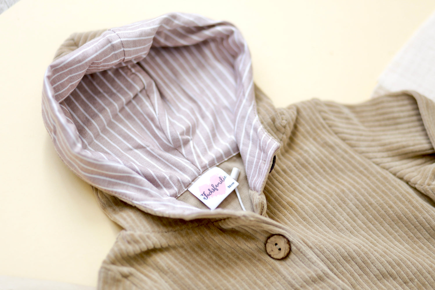 Cord-Knopfjacke beige