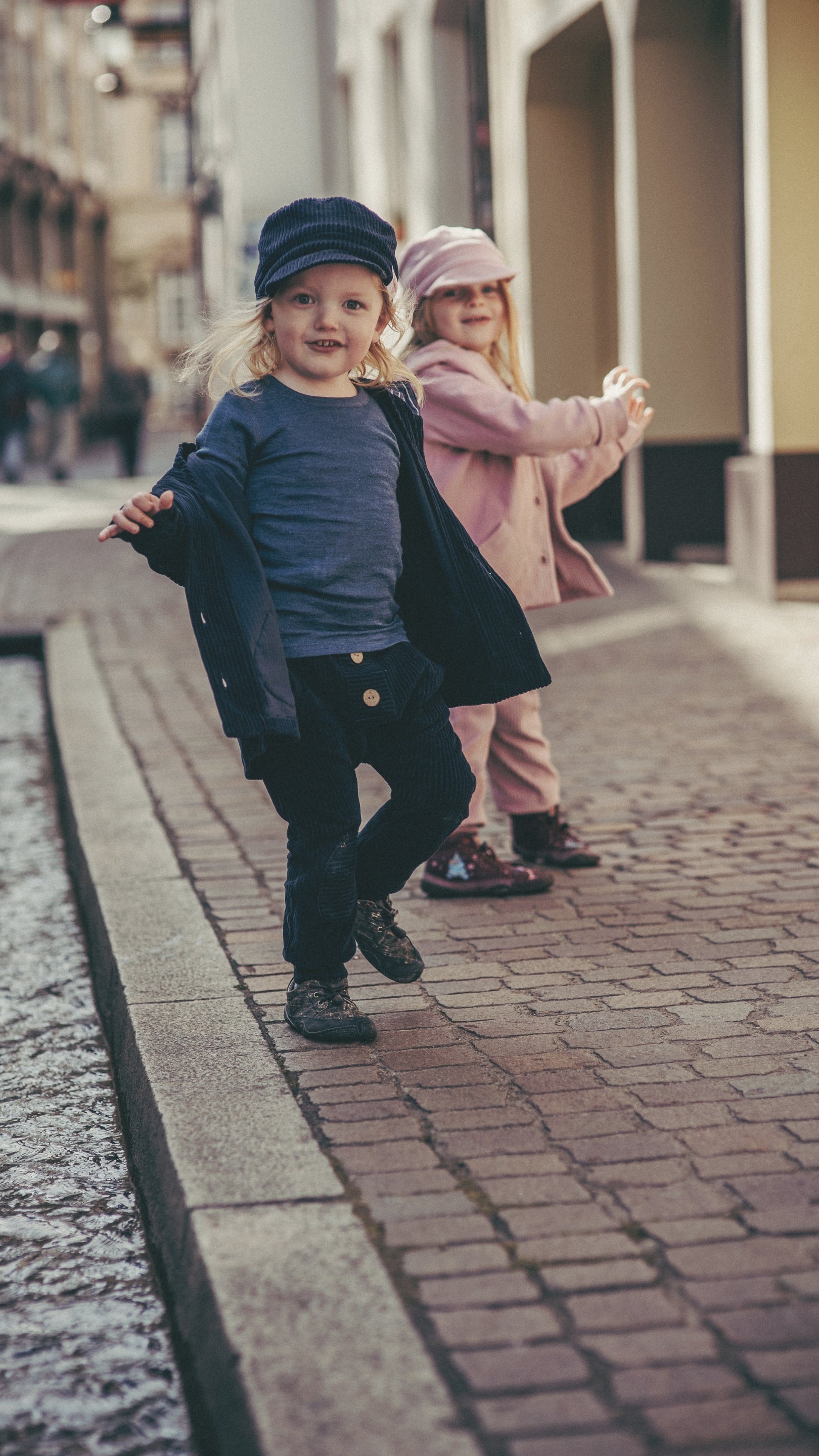 Cord-Knopfjacke navy