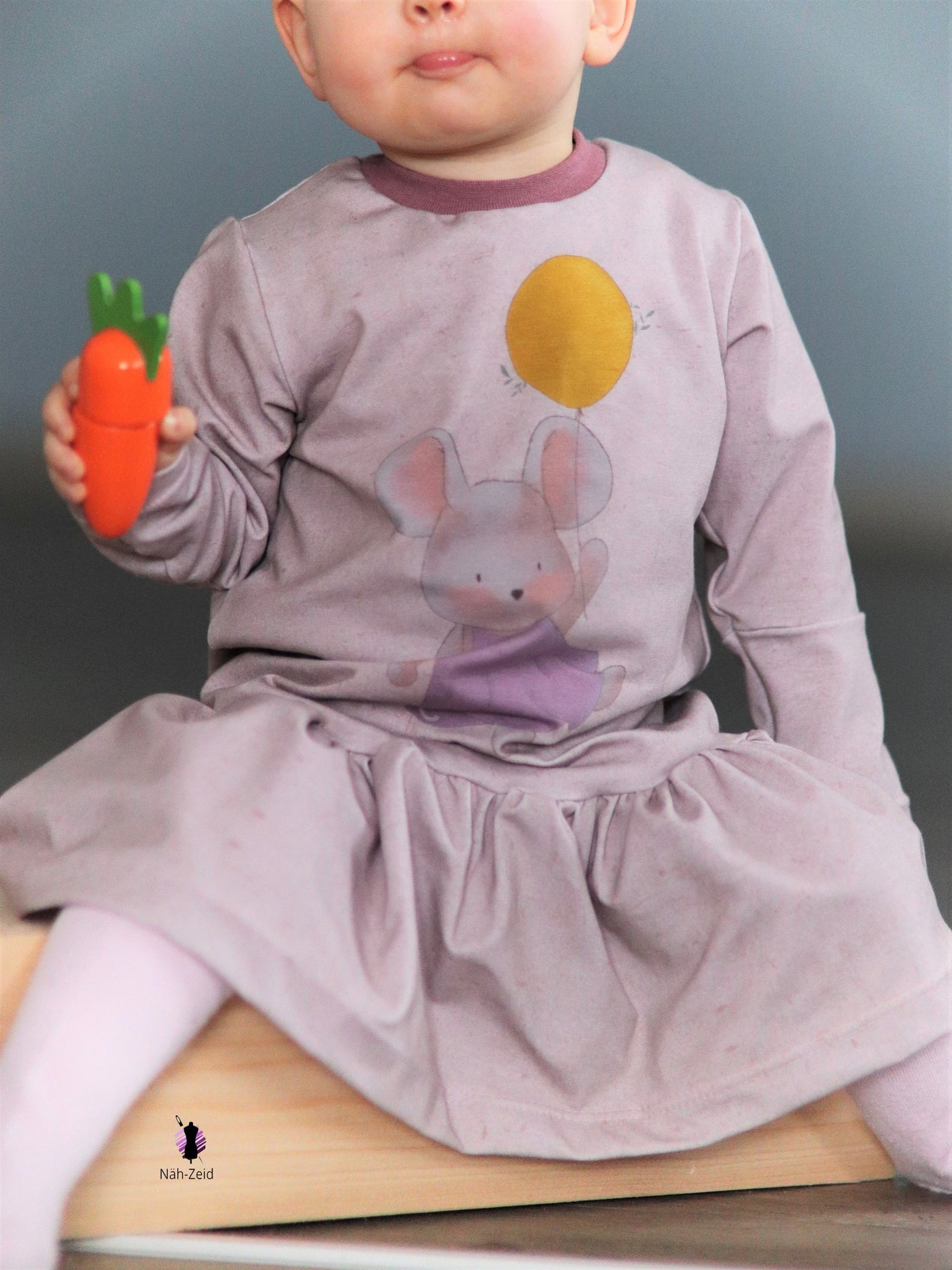 Bio-Jersey Kleine Maus mit Kleid – Rapport ca. 55-60 cm lang