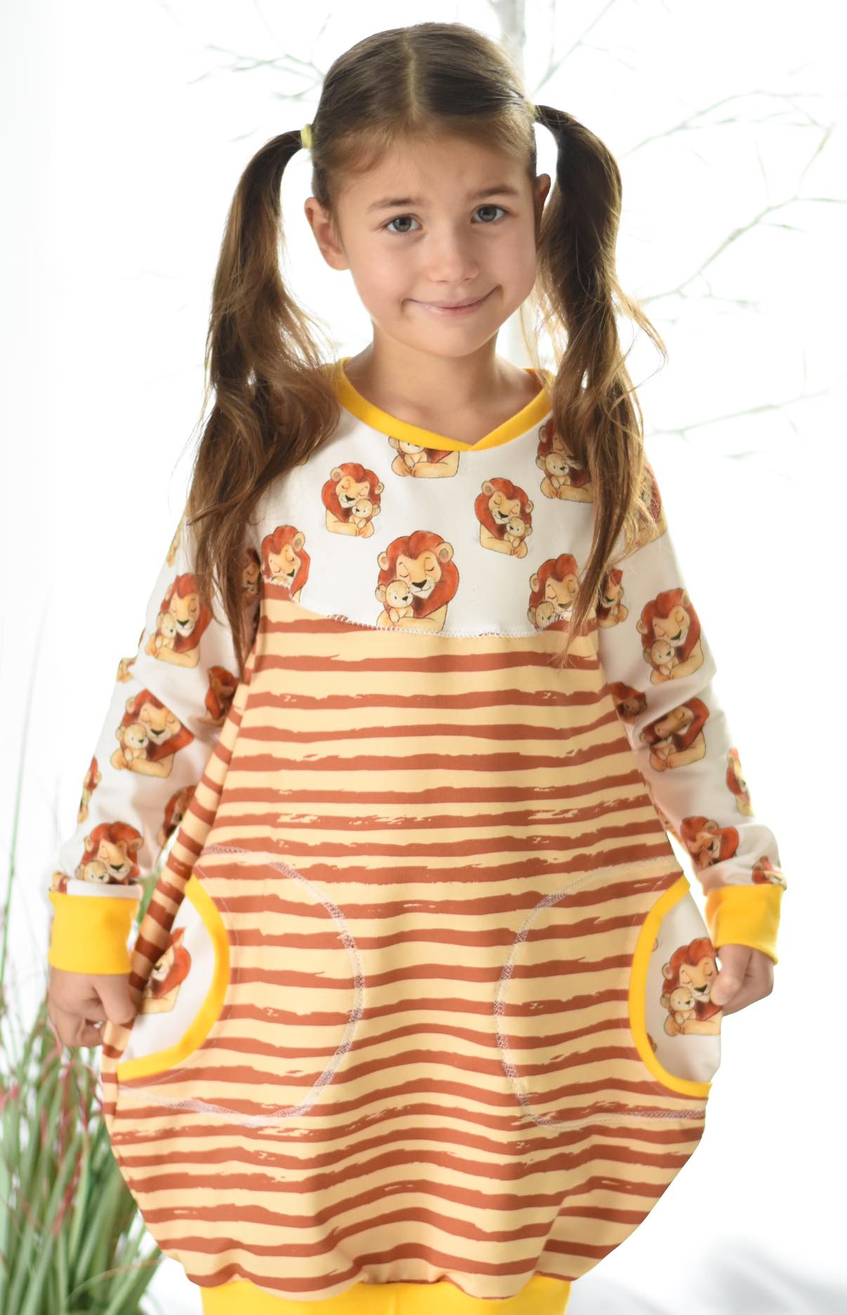 0,5m Bio-Sommersweat Löwenmama AOP