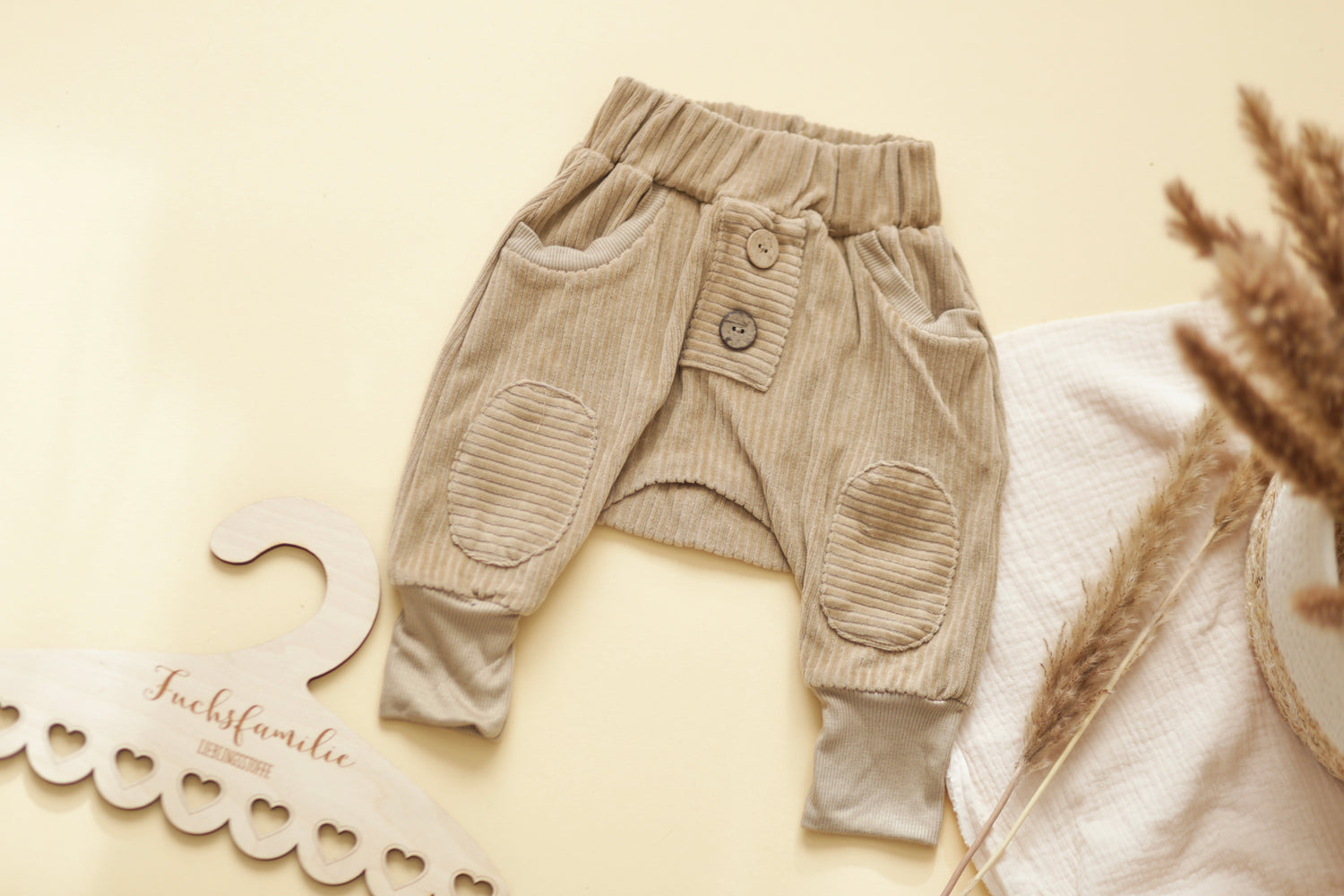 Cord-Hose (gerade Knopfleiste) beige 