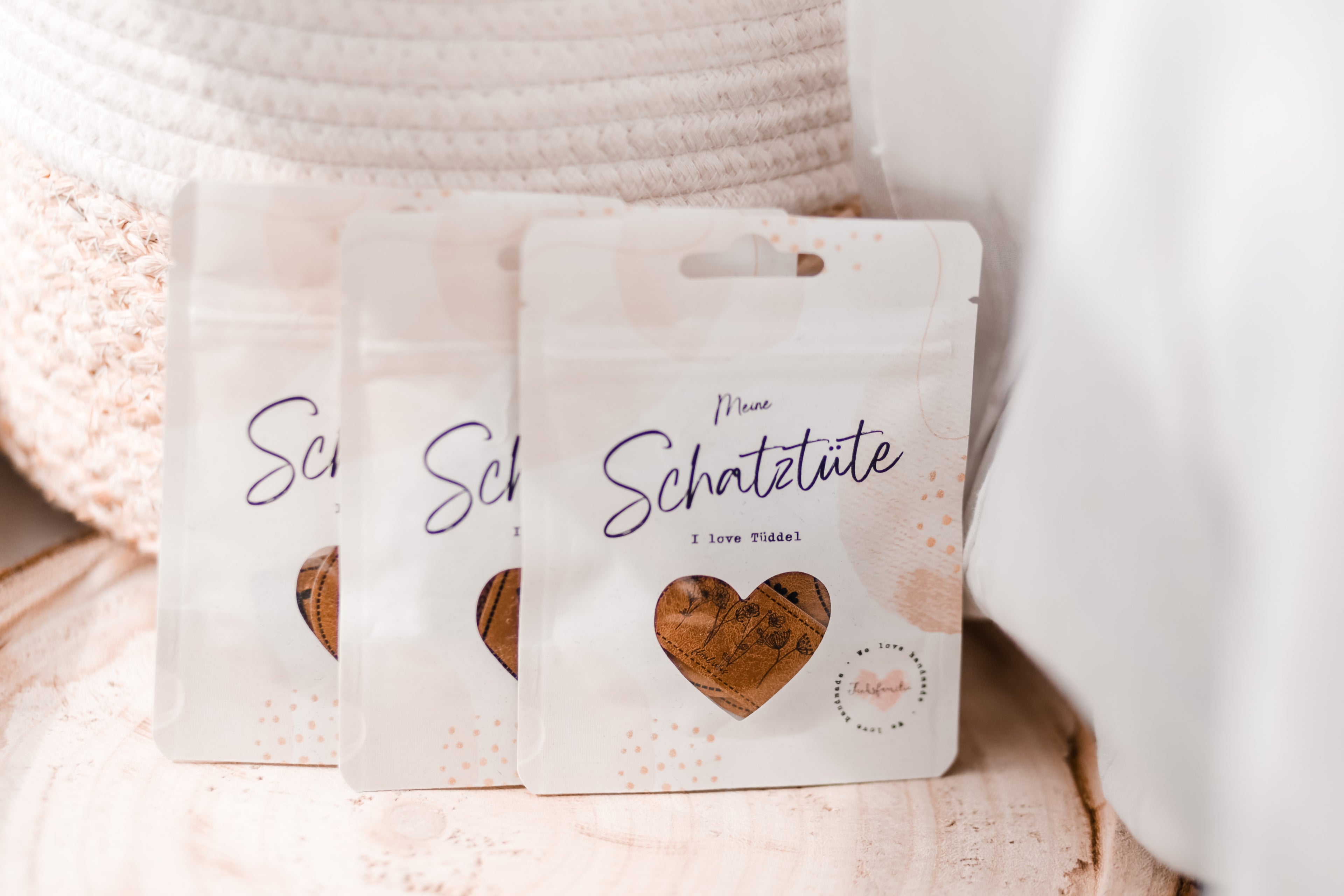 **3 für 1 Aktion** Kaufe 1 Schatztüte (enthält 5 Labels), erhalte 3 Tüten