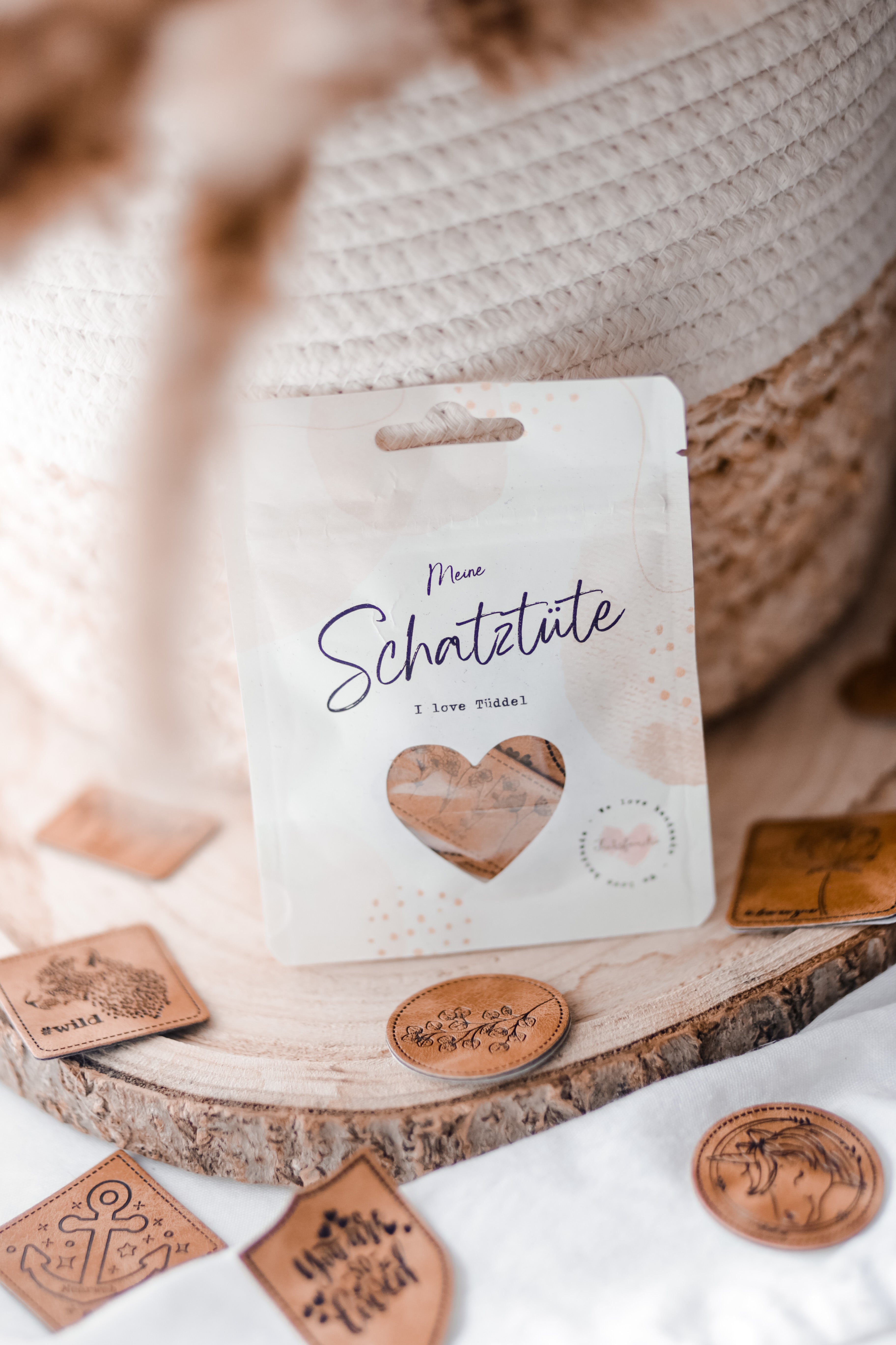 **3 für 1 Aktion** Kaufe 1 Schatztüte (enthält 5 Labels), erhalte 3 Tüten