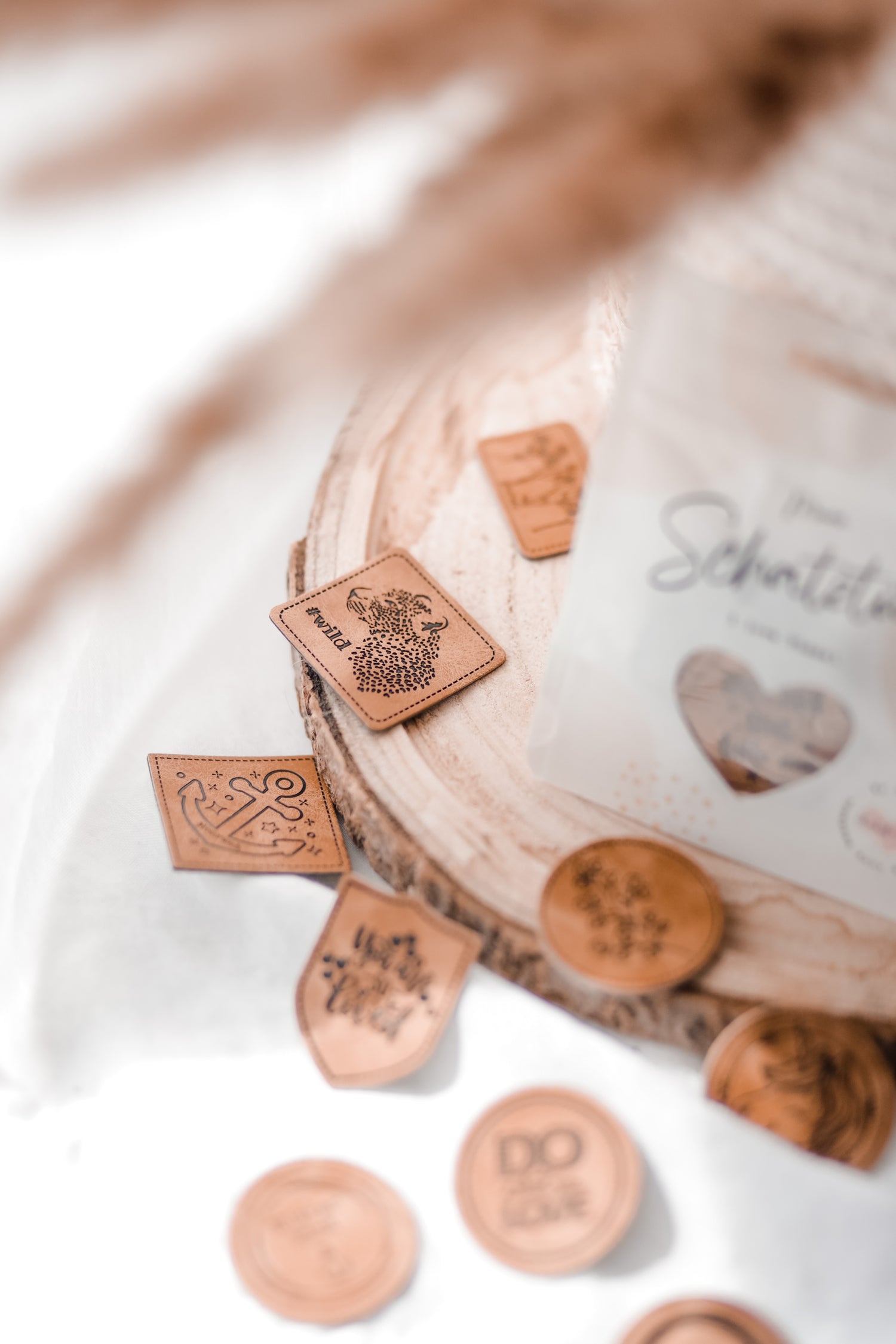 **3 für 1 Aktion** Kaufe 1 Schatztüte (enthält 5 Labels), erhalte 3 Tüten