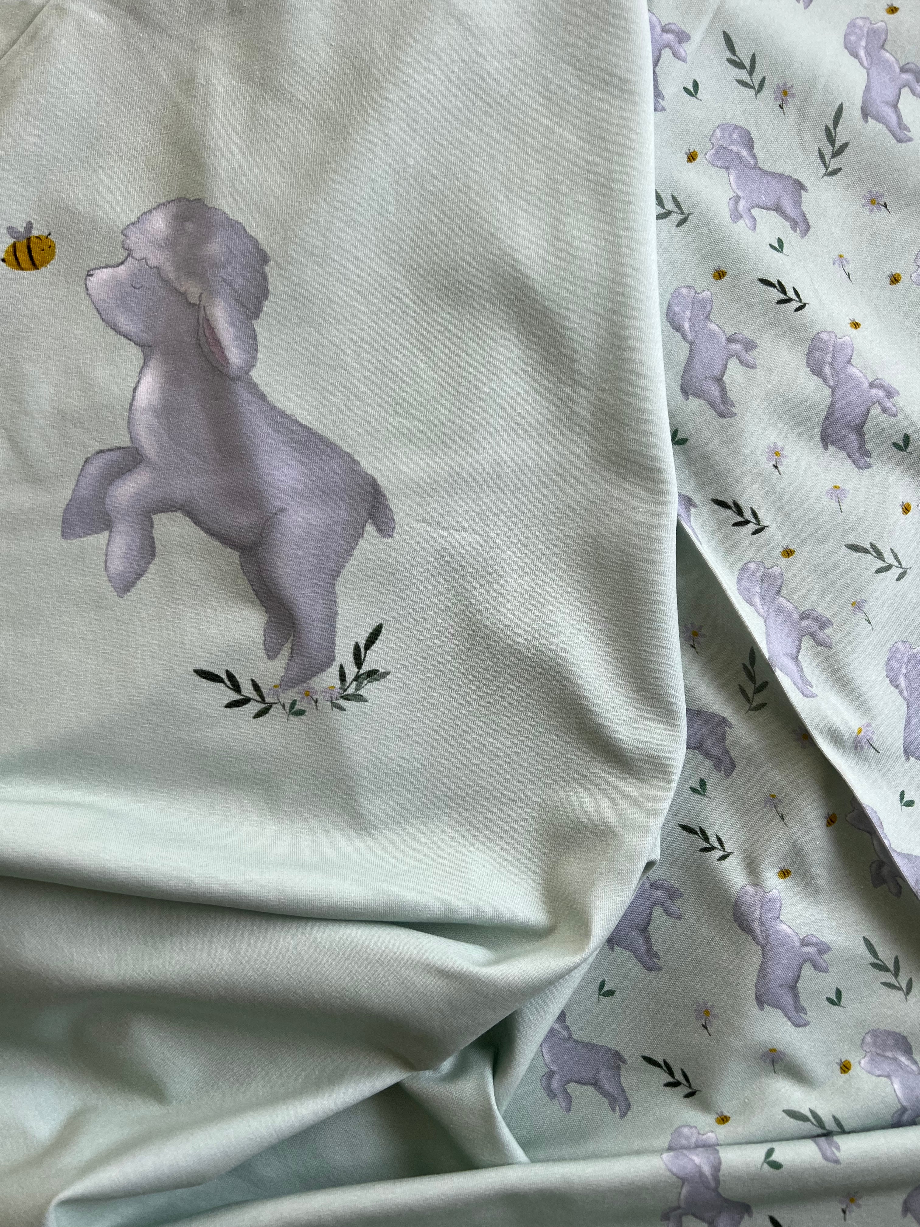 Bio-Jersey Kleines Lämmchen – Rapport ca. 60-65cm lang