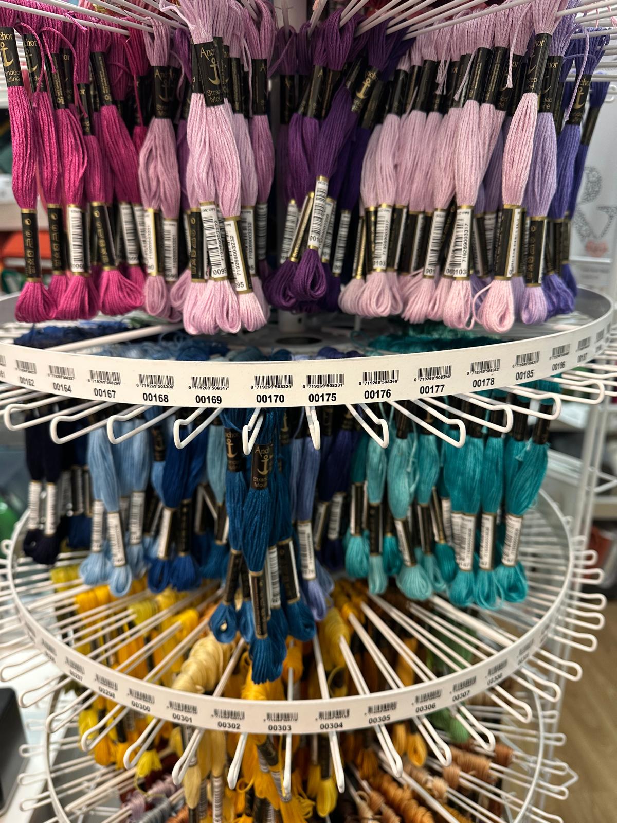 Stickgarn-Ü-Paket – 10× hochwertiges Anchor Stickgarn (Überraschungsfarben)